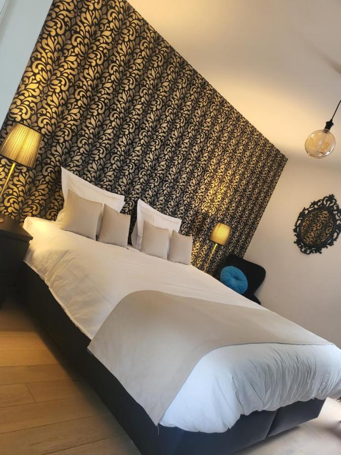 Table Et Chambre Particuliere Mons Luaran gambar